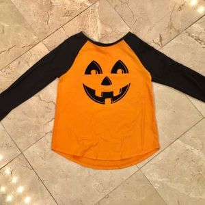 Girls Pumpkin raglan tee in size medium.